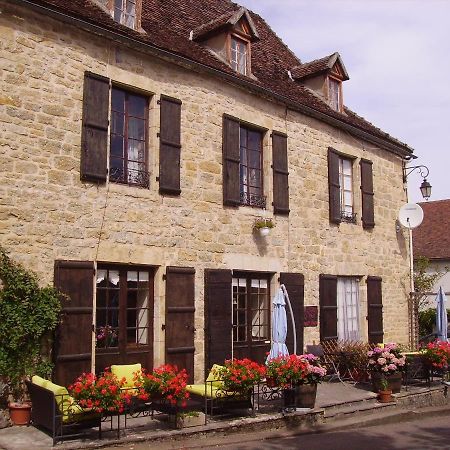 Le Petit Dragon Rouge Hotel Miers Esterno foto